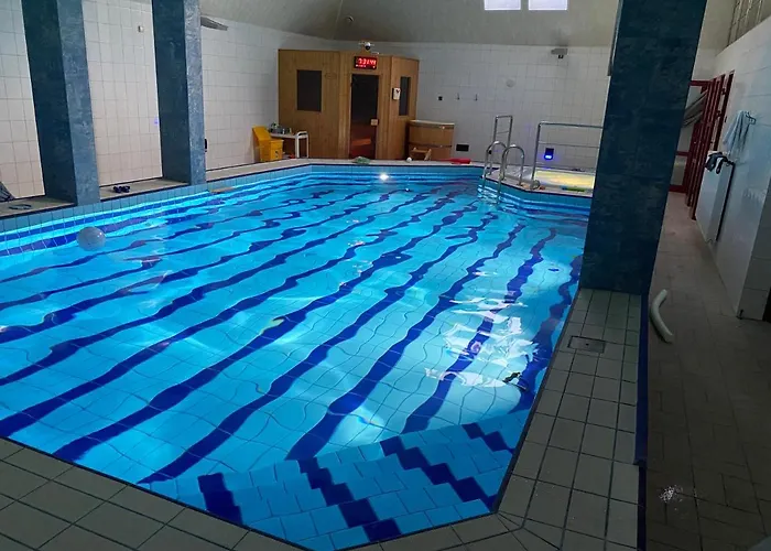 فيلة Premium & Garden Glincz