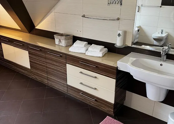 فيلة Premium & Garden Glincz