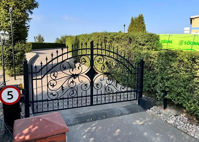 فيلة Premium & Garden Glincz